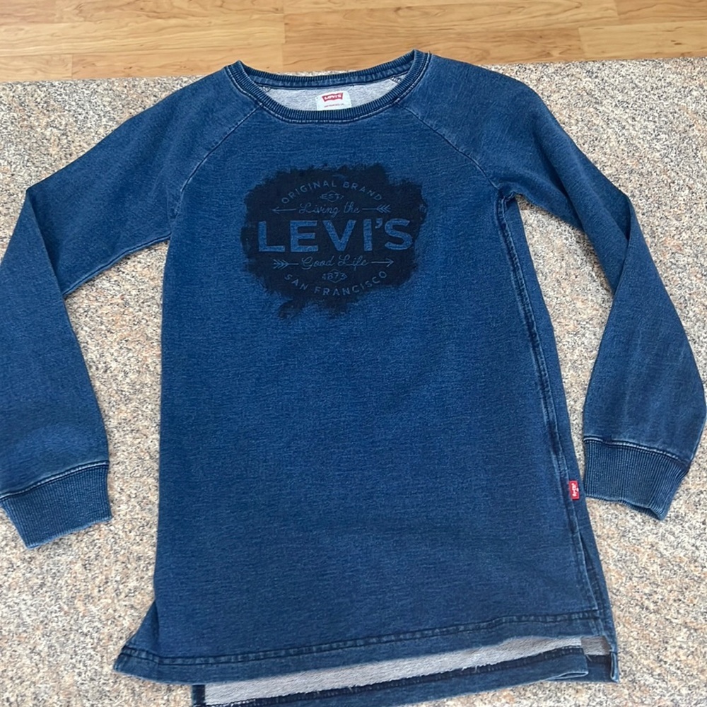 Levi’s shirt size medium